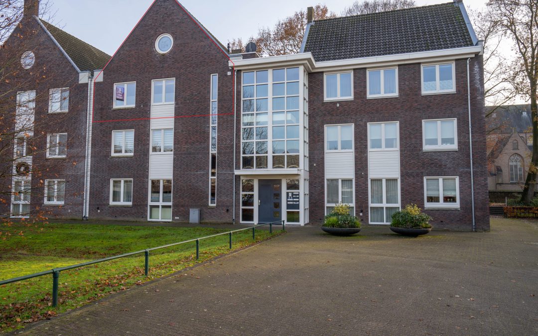 Clausplein 8, Bakel